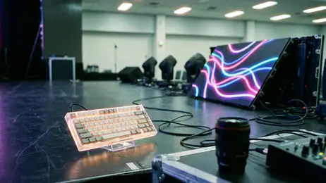 Teclado Neon Love: Personalização Vibrante e Funcionalidade Intuitiva